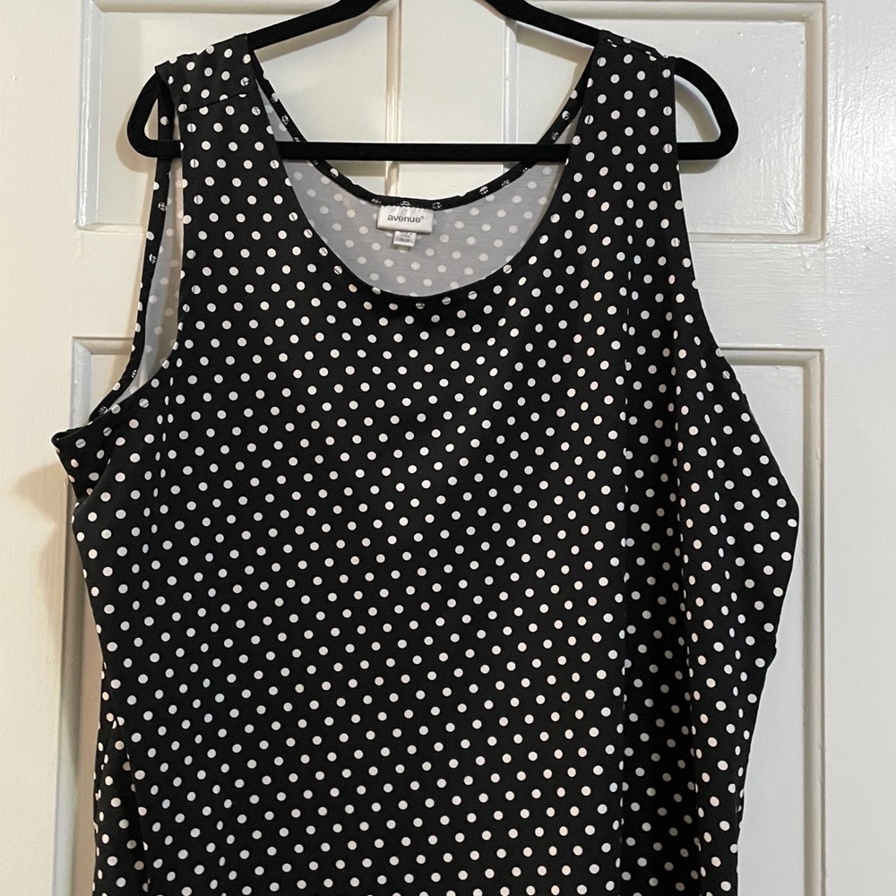 Avenue 26/28W Sleeveless polka dot top